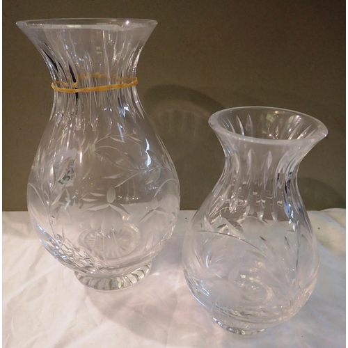 1304 - Two Stuart Crystal glass vases with etched floral design, tallest H: 20 cm, both in good condition. ... 