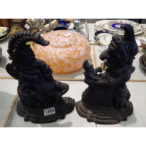 1360 - Two cast iron Punch and Judy doorstops, H: 30 cm. P&P Group 2 (£18+VAT for the first lot and £3+VAT ... 