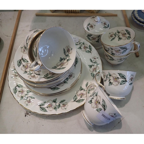 1364 - Crown Staffordshire fine bone china tea service. P&P Group 2 (£18+VAT for the first lot and £3+VAT f... 