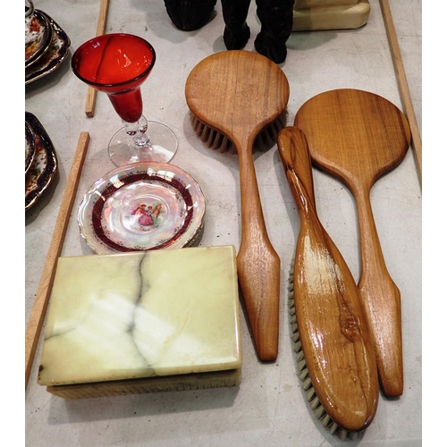 1373 - Mixed items including a dressing table set. P&P Group 2 (£18+VAT for the first lot and £3+VAT for su... 