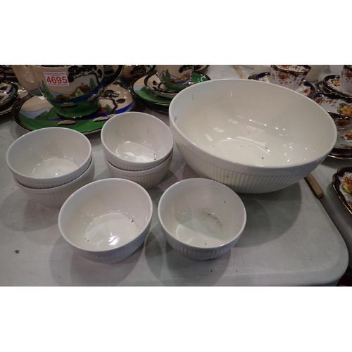 1377 - Wedgwood Windsor porcelain dessert set. P&P Group 2 (£18+VAT for the first lot and £3+VAT for subseq... 