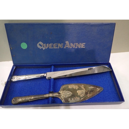 1409 - Silver plated cake serving set, boxed. P&P Group 2 (£18+VAT for the first lot and £3+VAT for subsequ... 