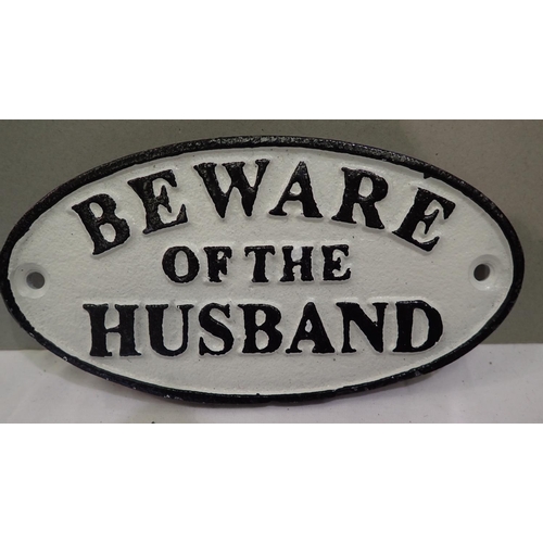 1415 - Cast iron Beware of the Husband sign, W: 12 cm. P&P Group 1 (£14+VAT for the first lot and £1+VAT fo... 