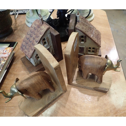 1435 - Two pairs of bookends, one cottage with repairs. P&P Group 2 (£18+VAT for the first lot and £3+VAT f... 