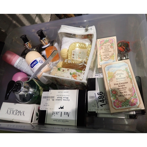 1486 - Collection of mixed soaps and perfumes. P&P Group 2 (£18+VAT for the first lot and £3+VAT for subseq... 