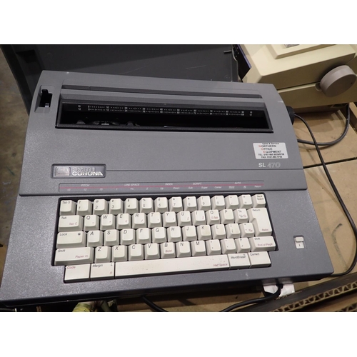 1510 - Smith Corona electronic typewriter. P&P Group 2 (£18+VAT for the first lot and £3+VAT for subsequent... 