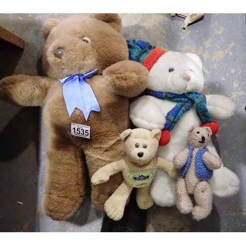 1535 - Four mixed teddy bears. P&P Group 2 (£18+VAT for the first lot and £3+VAT for subsequent lots)