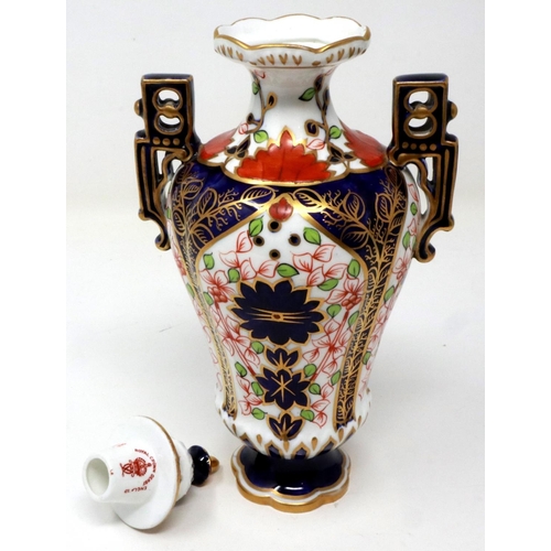 174 - 19th century Royal Crown Derby twin handled urn in the Imari pattern, H: 22 cm, small chip to base, ... 