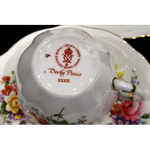 197 - Royal Crown Derby tea set of nineteen pieces, in the Posies pattern, no cracks or chips. P&P Group 3... 