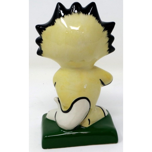 199 - Lorna Bailey football cat, H: 14 cm, no cracks or chips. P&P Group 1 (£14+VAT for the first lot and ... 