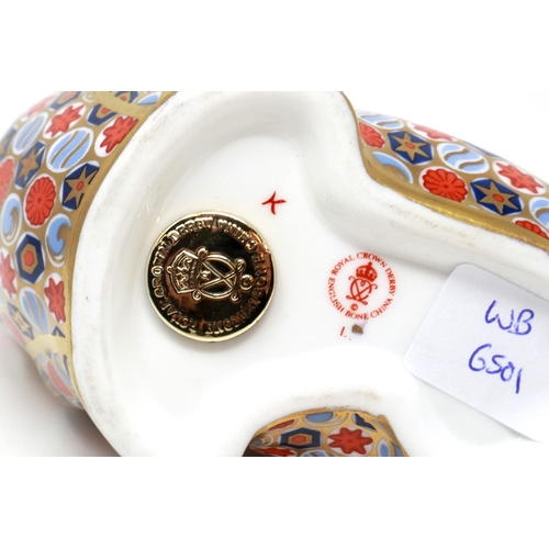 211 - Royal Crown Derby walrus paperweight, with gold stopper, H: 12 cm, no cracks or chips. P&P Group 1 (... 