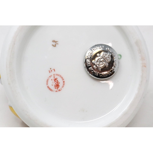 224 - Royal Crown Derby frog paperweight, with silver stopper, H: 80 mm, no cracks or chips. P&P Group 1 (... 