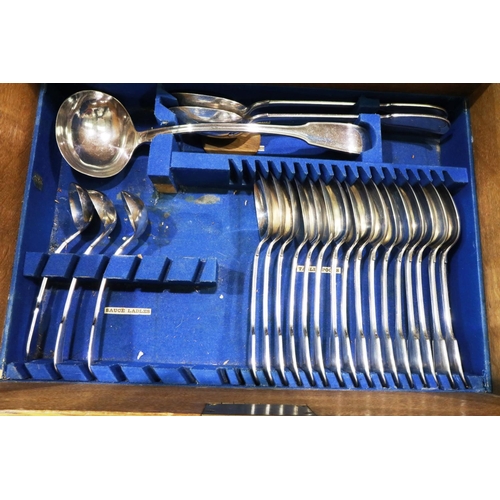 304 - Good quality five tray canteen of Joseph Rodgers & Sons cutlery, mostly complete. P&P Group 3 (£25+V... 