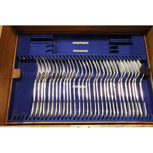 304 - Good quality five tray canteen of Joseph Rodgers & Sons cutlery, mostly complete. P&P Group 3 (£25+V... 