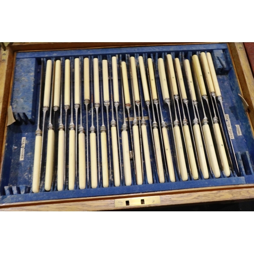 304 - Good quality five tray canteen of Joseph Rodgers & Sons cutlery, mostly complete. P&P Group 3 (£25+V... 