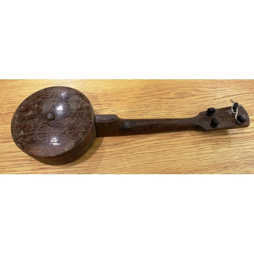 385 - Oak miniature banjo, L: 50 cm. P&P Group 2 (£18+VAT for the first lot and £3+VAT for subsequent lots... 