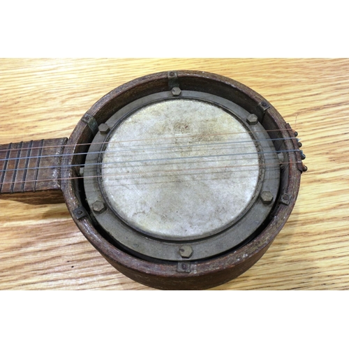 385 - Oak miniature banjo, L: 50 cm. P&P Group 2 (£18+VAT for the first lot and £3+VAT for subsequent lots... 