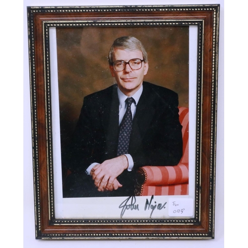 387 - John Major signature and photograph, 20 x 18 cm. P&P Group 2 (£18+VAT for the first lot and £3+VAT f... 