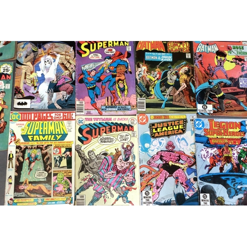 412 - DC comics: mixed titles including Justice League of America, The Flash, Bat Man, Superman and others... 