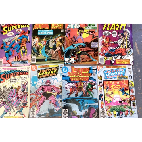 412 - DC comics: mixed titles including Justice League of America, The Flash, Bat Man, Superman and others... 