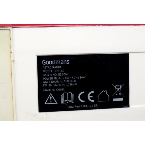 445 - Retro Goodmans radio, model 329382. P&P Group 2 (£18+VAT for the first lot and £3+VAT for subsequent... 