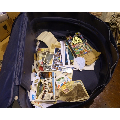 1713 - Suitcase with stamps and postcards/ephemera contents. P&P Group 2 (£18+VAT for the first lot and £3+... 