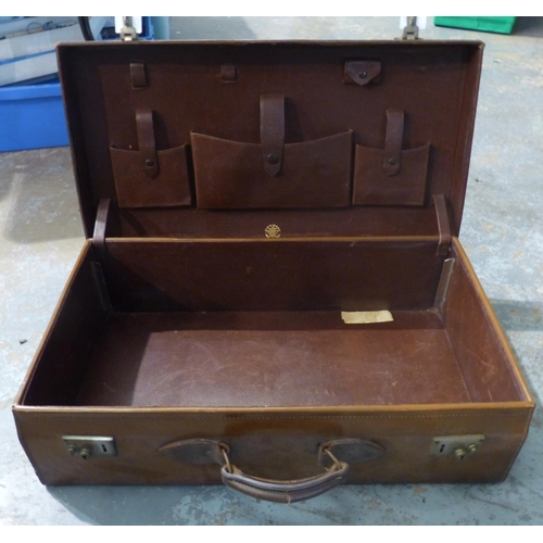 1232 - Finnigans of London early 20th century leather suitcase, with fitted interior. P&P Group 2 (£18+VAT ... 