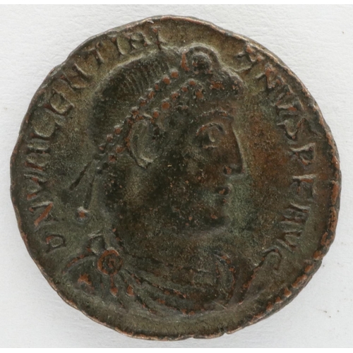 2070 - Roman AE3 issue of captor dragging slave. P&P Group 0 (£5+VAT for the first lot and £1+VAT for subse... 