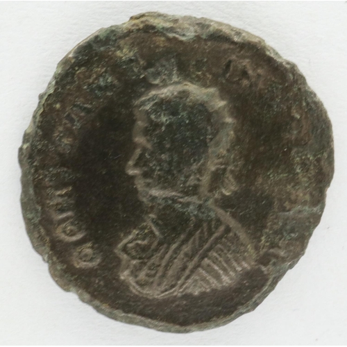 2099 - Roman 4th century Constantine Dynasty, slaves captured under banner. P&P Group 0 (£5+VAT for the fir... 