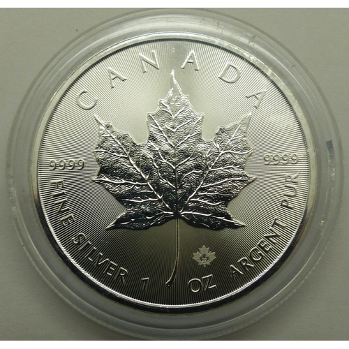 2045 - 2022 silver bullion 1oz Canadian Maple round. P&P Group 0 (£5+VAT for the first lot and £1+VAT for s... 