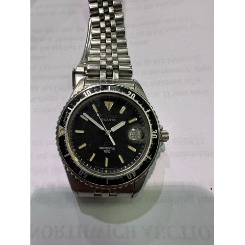 1147 - Mixed items including costume jewellery, Seiko wristwatch, cameras etc. P&P Group 2 (£18+VAT for the... 