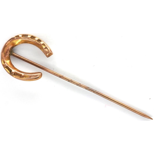 59 - 9ct gold horse shoe pin brooch, L: 50 mm, 0.9g. P&P Group 1 (£14+VAT for the first lot and £1+VAT fo... 