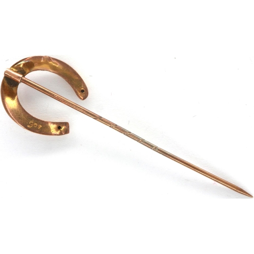 59 - 9ct gold horse shoe pin brooch, L: 50 mm, 0.9g. P&P Group 1 (£14+VAT for the first lot and £1+VAT fo... 