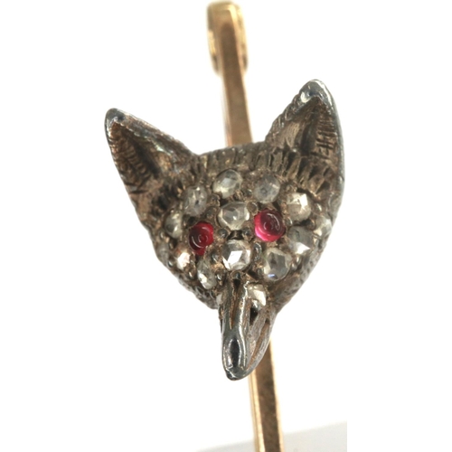 83 - Late Victorian gold brooch with fox head design, on a 9ct gold bar, rose cut diamonds and garnet cab... 