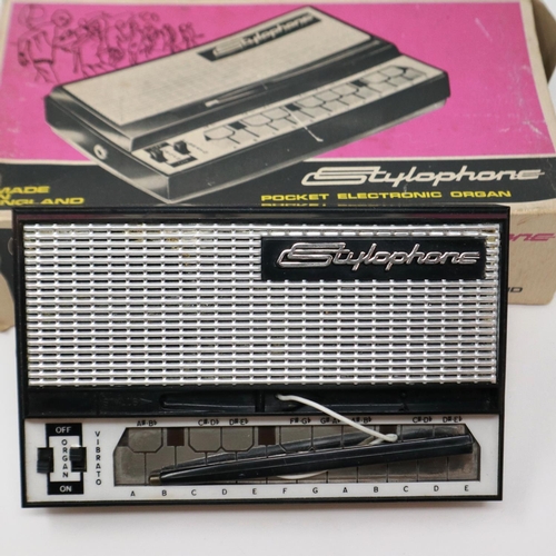 1442 - Stylophone pocket electric organ with box, working at lotting. P&P Group 1 (£14+VAT for the first lo... 