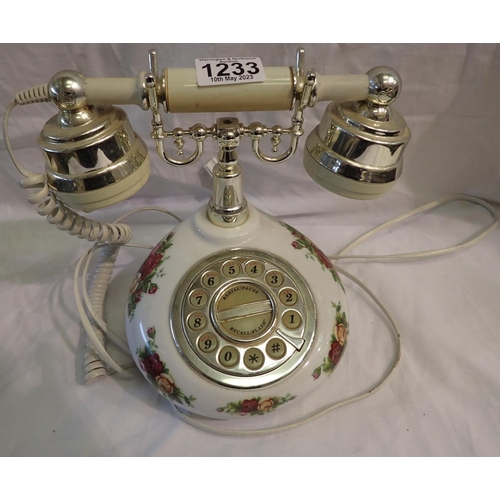 1233 - Royal Albert Old Country Roses telephone. P&P Group 2 (£18+VAT for the first lot and £3+VAT for subs... 