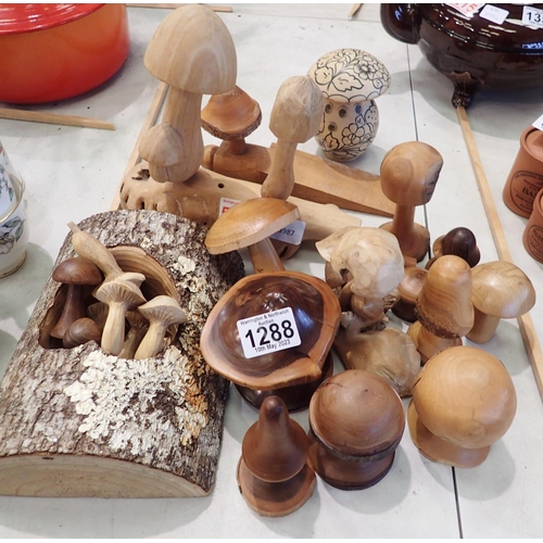 1288 - Collection of mixed wooden mushroom ornaments, largest H: 25 cm. Not available for in-house P&P