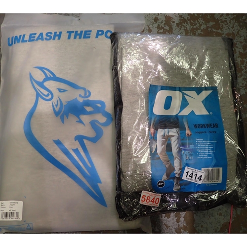 1414 - Two pairs of Ox Tools grey workwear joggers, 42 inch waist, new old stock. P&P Group 2 (£18+VAT for ... 