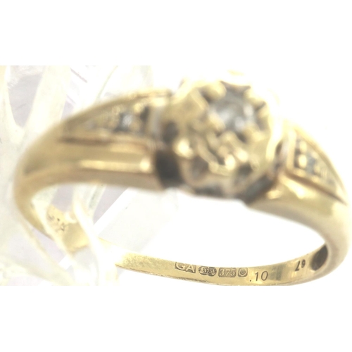 19 - 9ct gold ring set with diamonds, size O/P, 2.0g. P&P Group 1 (£14+VAT for the first lot and £1+VAT f... 