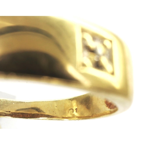 34 - Gents 9ct gold ring set with a diamond, size Q, 2.7g. P&P Group 1 (£14+VAT for the first lot and £1+... 