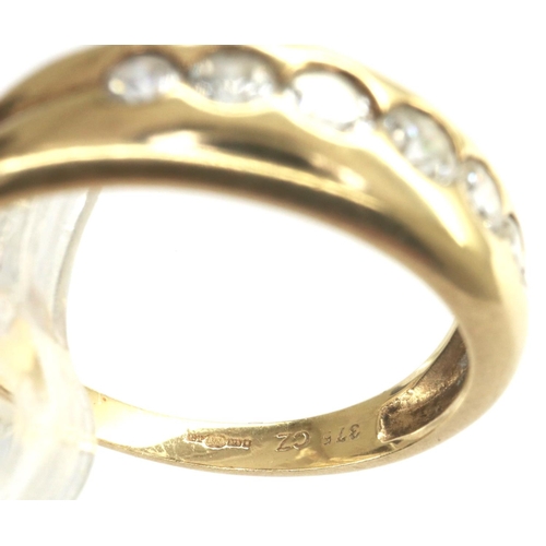 35 - 9ct gold ring set with graduating cubic zirconia, size O, 2.4g. P&P Group 1 (£14+VAT for the first l... 