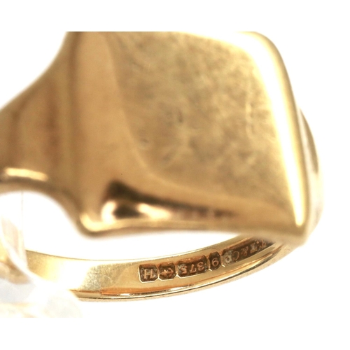 38 - Gents 9ct gold signet ring, size V, 6.3g. P&P Group 1 (£14+VAT for the first lot and £1+VAT for subs... 