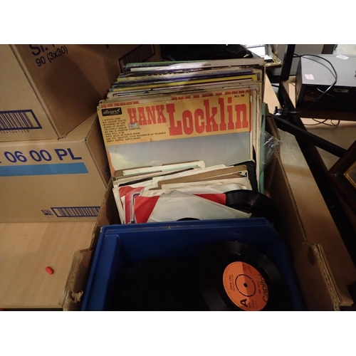 1505 - Quantity of mixed easy listening LPs and singles. Not available for in-house P&P