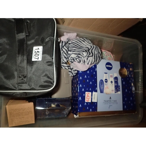 1507 - Collection of mixed items including a Nivea pamper set. Not available for in-house P&P