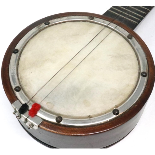 435 - Antiquarian banjolele, L: 51 cm. P&P Group 3 (£25+VAT for the first lot and £5+VAT for subsequent lo... 