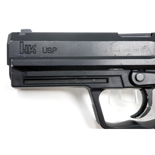 2119 - USP CB10 .177 CO2 air pistol with canister of BBs and case. P&P Group 2 (£18+VAT for the first lot a... 