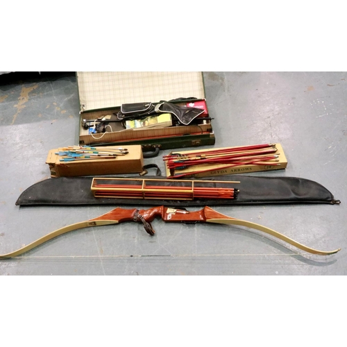 2126 - Recurve archery bow with 35lb pull strength with a range of accessories to include arrows (some boxe... 