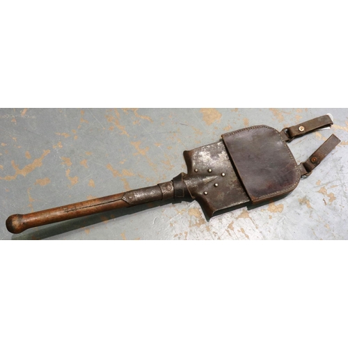 2203 - 1910 dated Imperial German spade and leather pannier used in WWI. P&P Group 1 (£14+VAT for the first... 