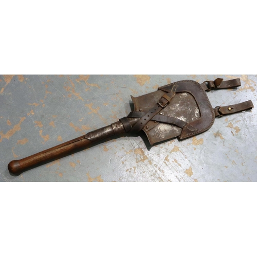 2203 - 1910 dated Imperial German spade and leather pannier used in WWI. P&P Group 1 (£14+VAT for the first... 