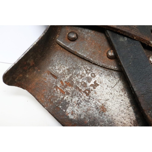 2203 - 1910 dated Imperial German spade and leather pannier used in WWI. P&P Group 1 (£14+VAT for the first... 